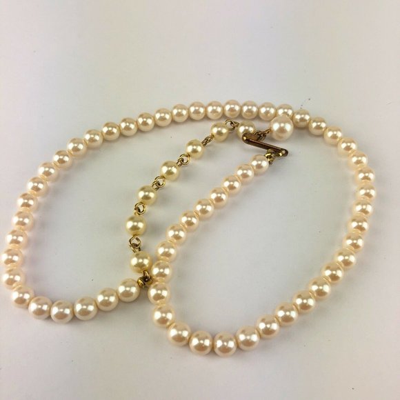 Light Weight Faux Pearl Necklace Single Strand Choker Gold Tone Up To 17.5" - Picture 2 of 3